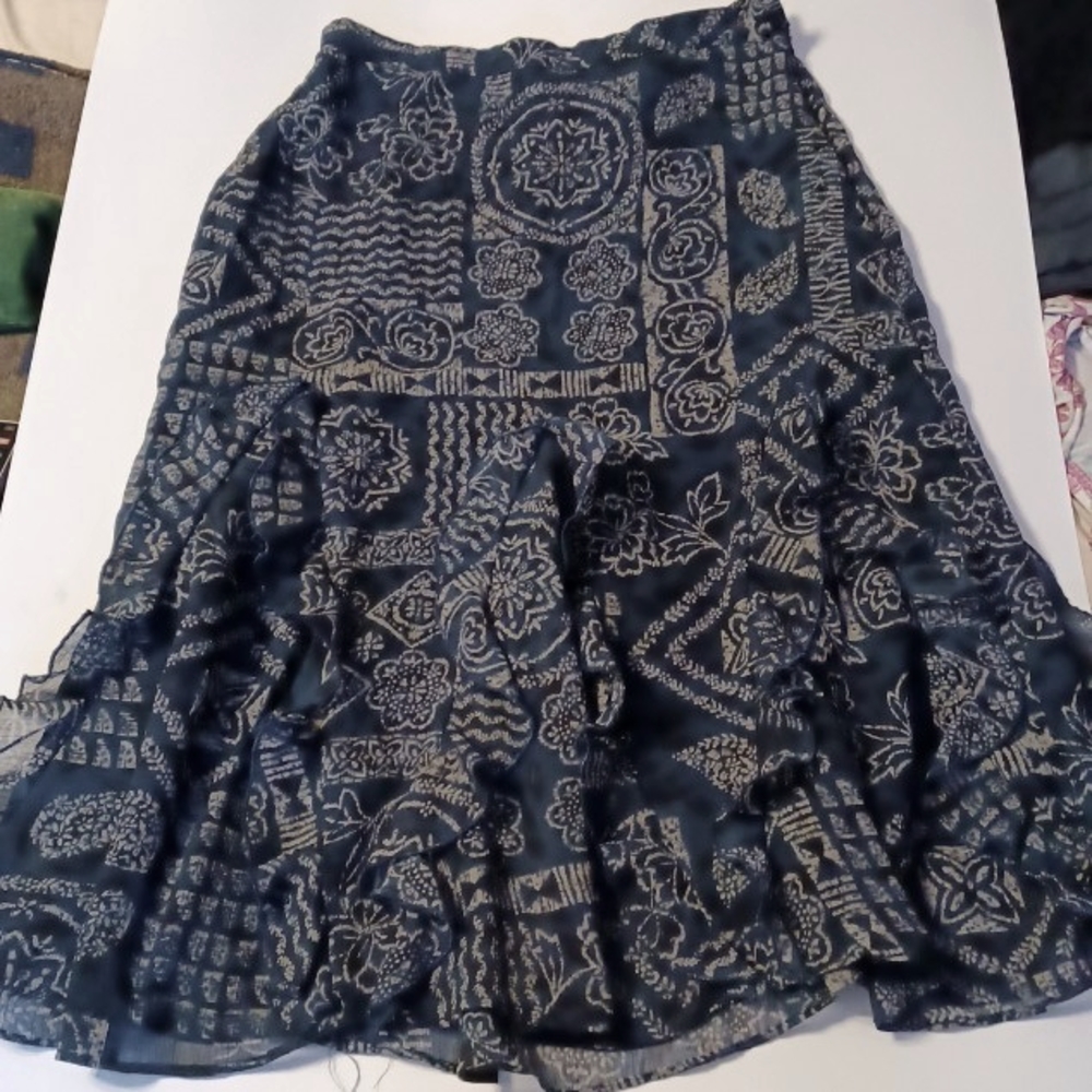 Ruffled skirt - Picture 2 of 9